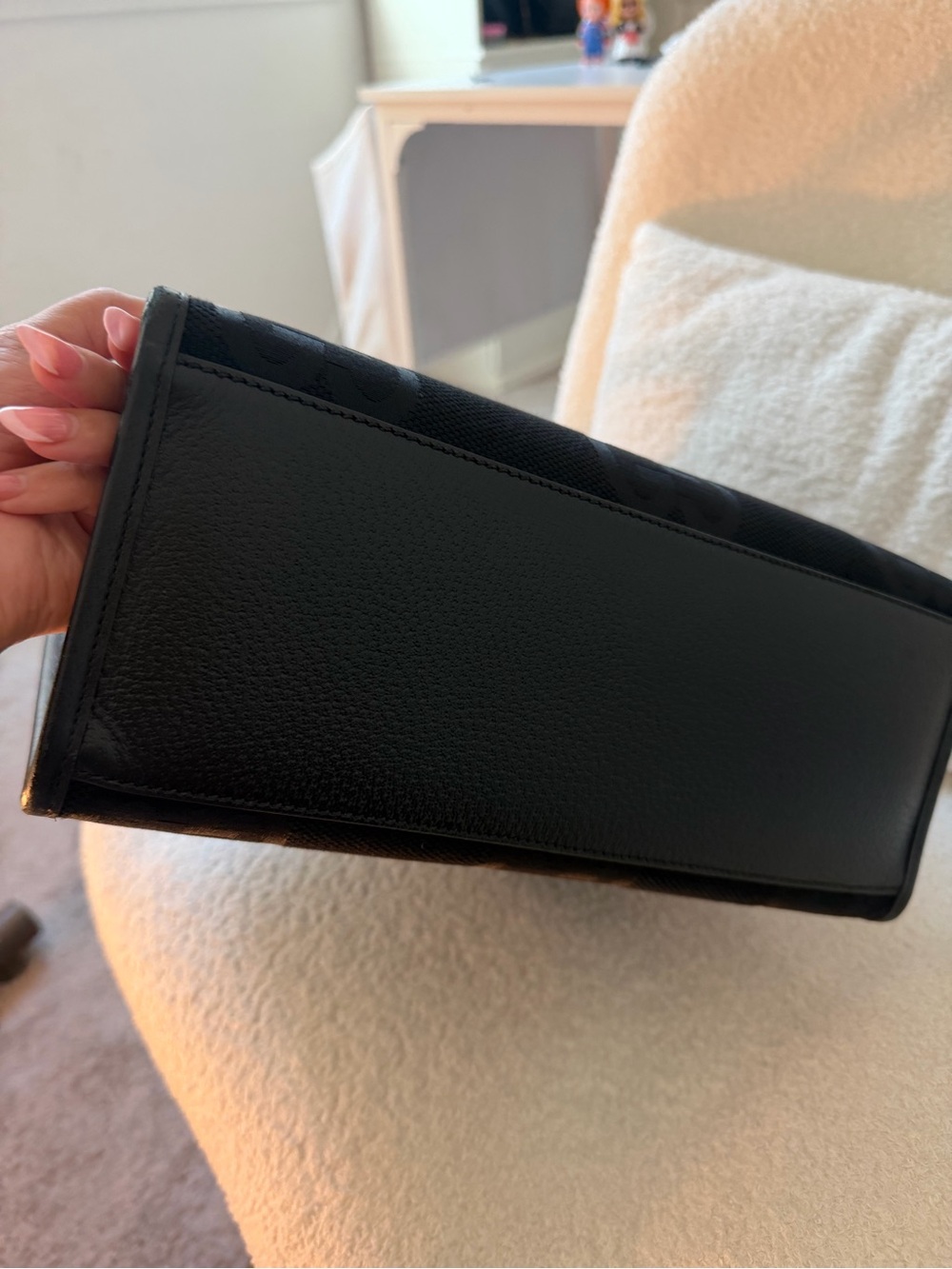 Gucci Monogram GG Jumbo Textured Tote - Picture 6 of 11